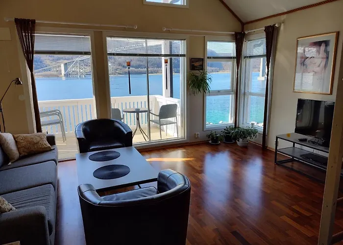 Feriehus Tjeldsundbrua - Sjøhus1